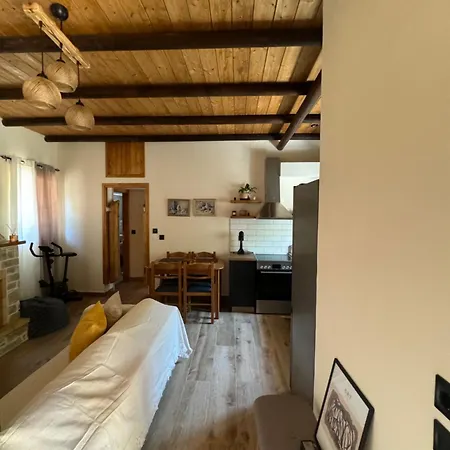 Margarita In Paralia Velikas