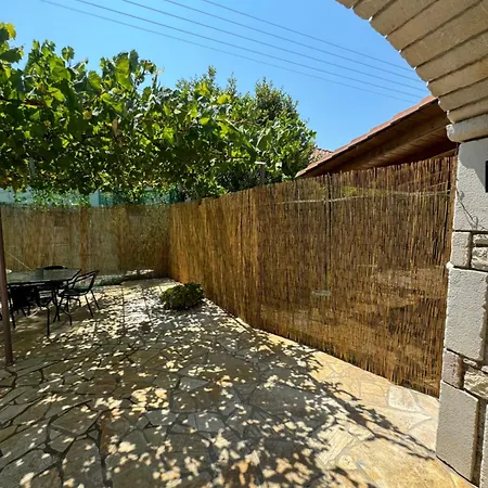 Margarita In Paralia Velikas アパート *