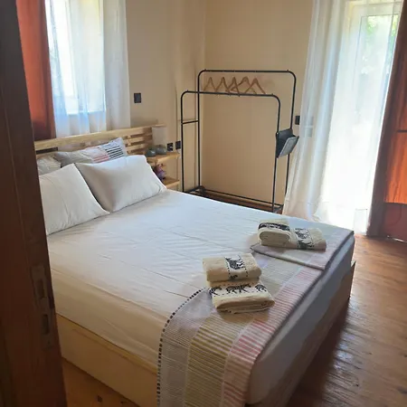 Margarita In Paralia Velikas アパート